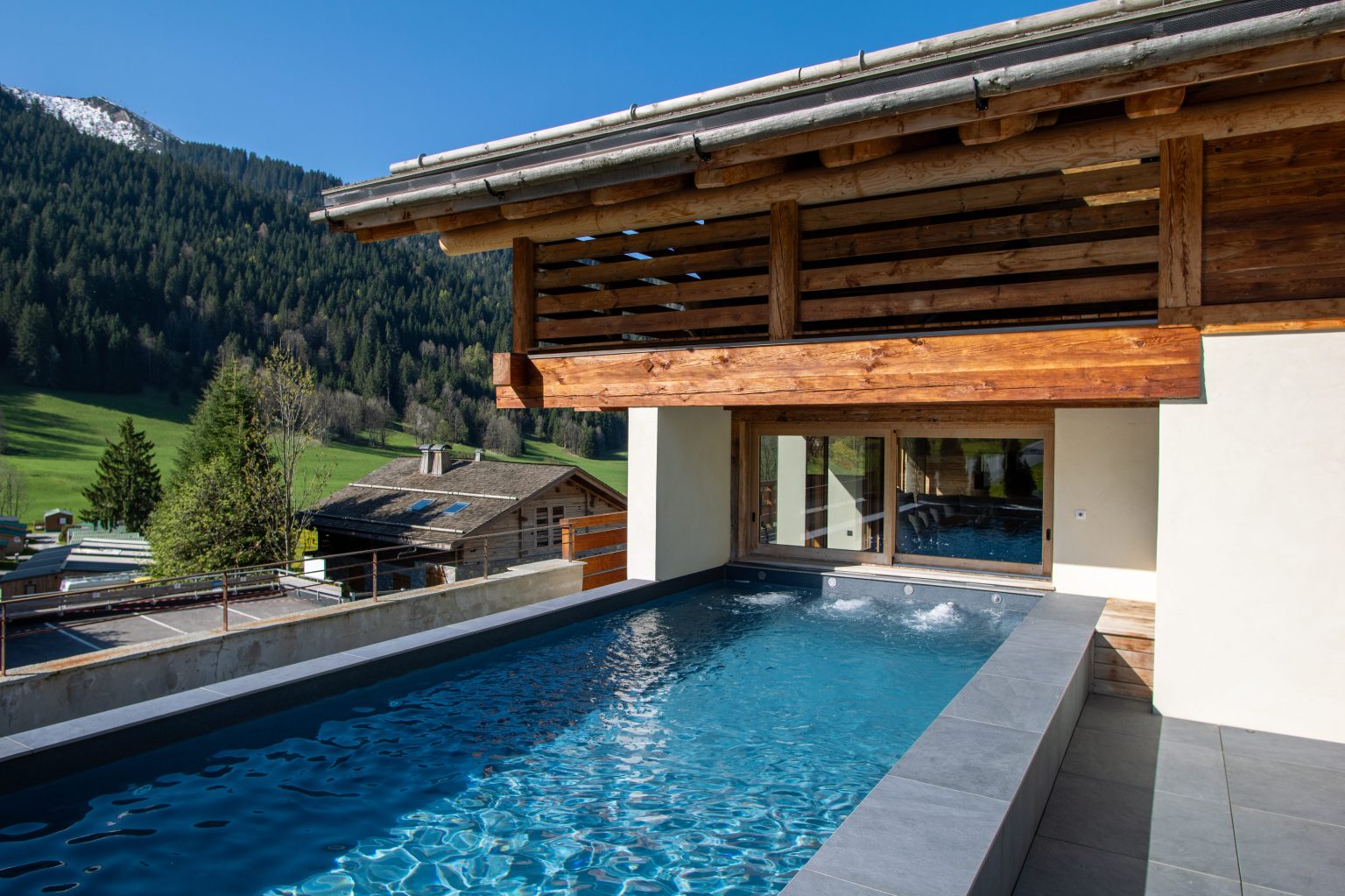 chalet-piscine-montagne-nature